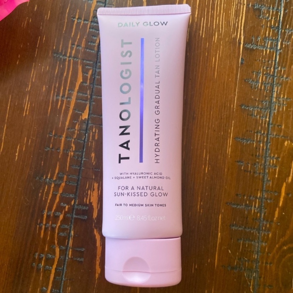New Tanologist Daily Glow Hydrating Gradual Tan Lotion